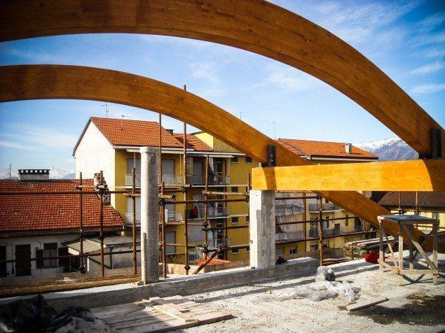 Roofing in curved glulam wood