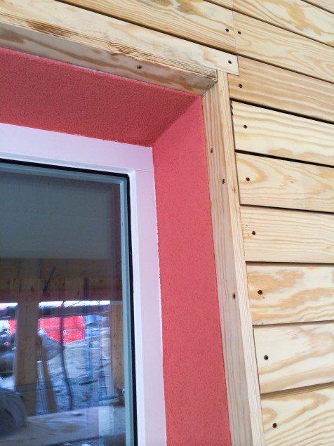 Ventilated wall with larch slats